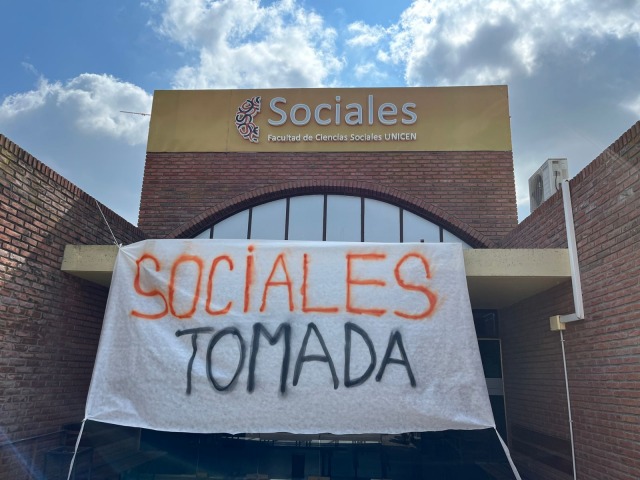 Los estudiantes realizan una toma activa en Sociales